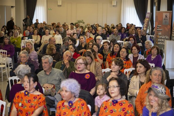 Mersi̇n Büyükşehi̇r İle ‘Eşi̇t Mersi̇n’i̇n Emekçi̇ Kadinlari’ 8 Mart’ta Bi̇r Araya Geldi̇ (9)