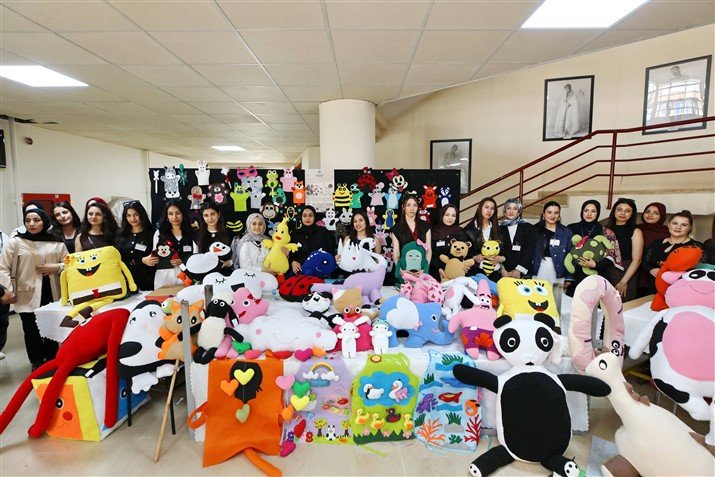 Gaün’de Eği̇ti̇m Materyalleri̇ Sergi̇si̇ Açildi 1