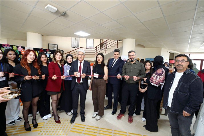 Gaün’de Eği̇ti̇m Materyalleri̇ Sergi̇si̇ Açildi 5