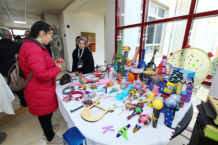 Gaün’de Eği̇ti̇m Materyalleri̇ Sergi̇si̇ Açildi 6