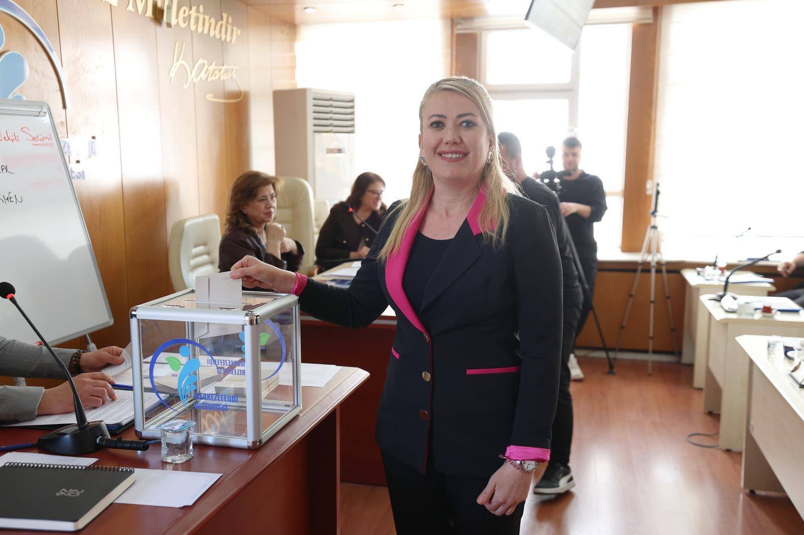 Merkezefendi̇ Beledi̇yesi̇ 2025 Yili Faali̇yet Raporu Kabul Edi̇ldi̇ (1)