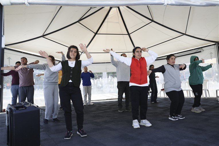 Mersi̇n Büyükşehi̇r İle Sosyalleşmeni̇n Adresi̇ Engelsi̇z Yaşam Parki (3)