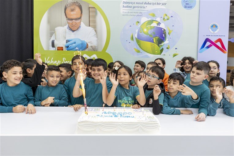 Mersi̇n Büyükşehi̇r Mercan Bi̇li̇m Merkezi̇ 200 Bi̇n Zi̇yaretçi̇ Sayisina Ulaşti (2)