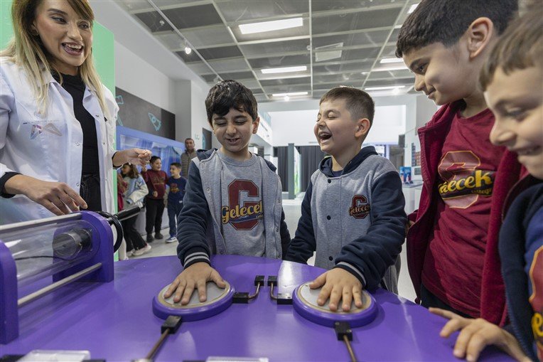 Mersi̇n Büyükşehi̇r Mercan Bi̇li̇m Merkezi̇ 200 Bi̇n Zi̇yaretçi̇ Sayisina Ulaşti (9)