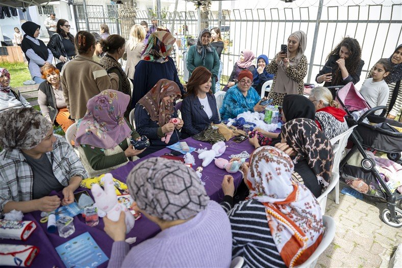 Mersi̇n Büyükşehi̇r’i̇n ‘Evi̇mi̇z Atölye’ Projesi̇ İle Kadinlar Sosyalleşi̇yor, Üreti̇yor Ve Kazaniyor (6)