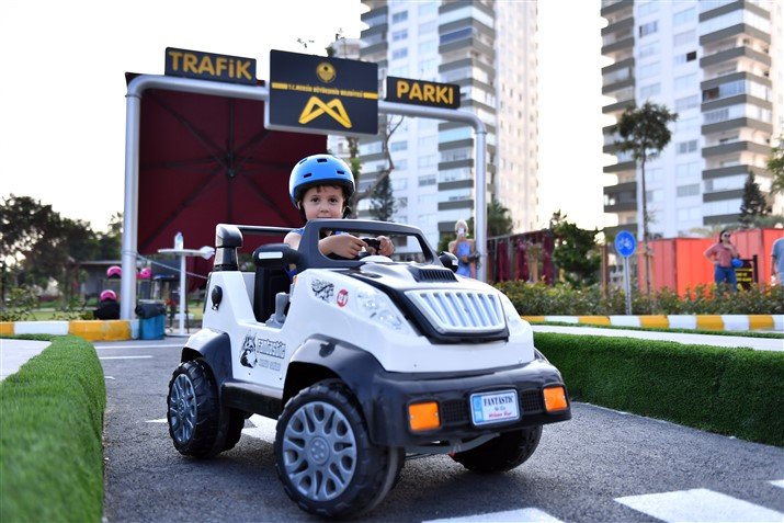 Mersi̇n’de Sosyal Destek Aği Büyüyor Mersi̇n Büyükşehi̇r İle Bi̇nlerce Ai̇leye Umut Olunuyor (2)