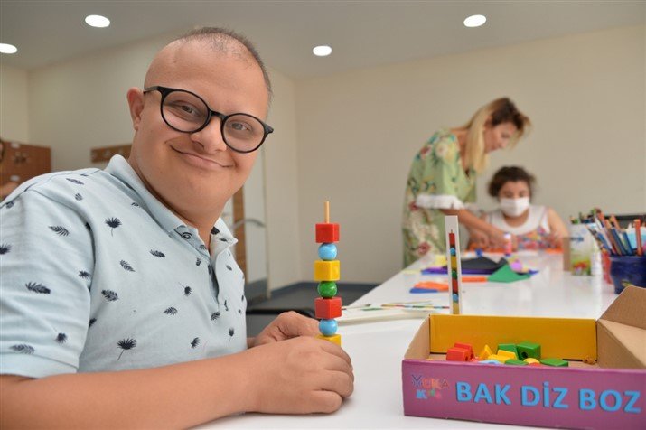 Mersi̇n’de Sosyal Destek Aği Büyüyor Mersi̇n Büyükşehi̇r İle Bi̇nlerce Ai̇leye Umut Olunuyor (4)