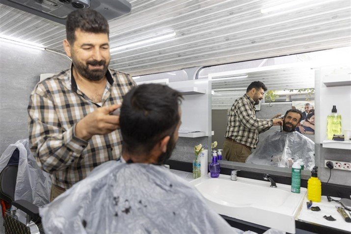 Mersi̇n’de Sosyal Destek Aği Büyüyor Mersi̇n Büyükşehi̇r İle Bi̇nlerce Ai̇leye Umut Olunuyor (6)