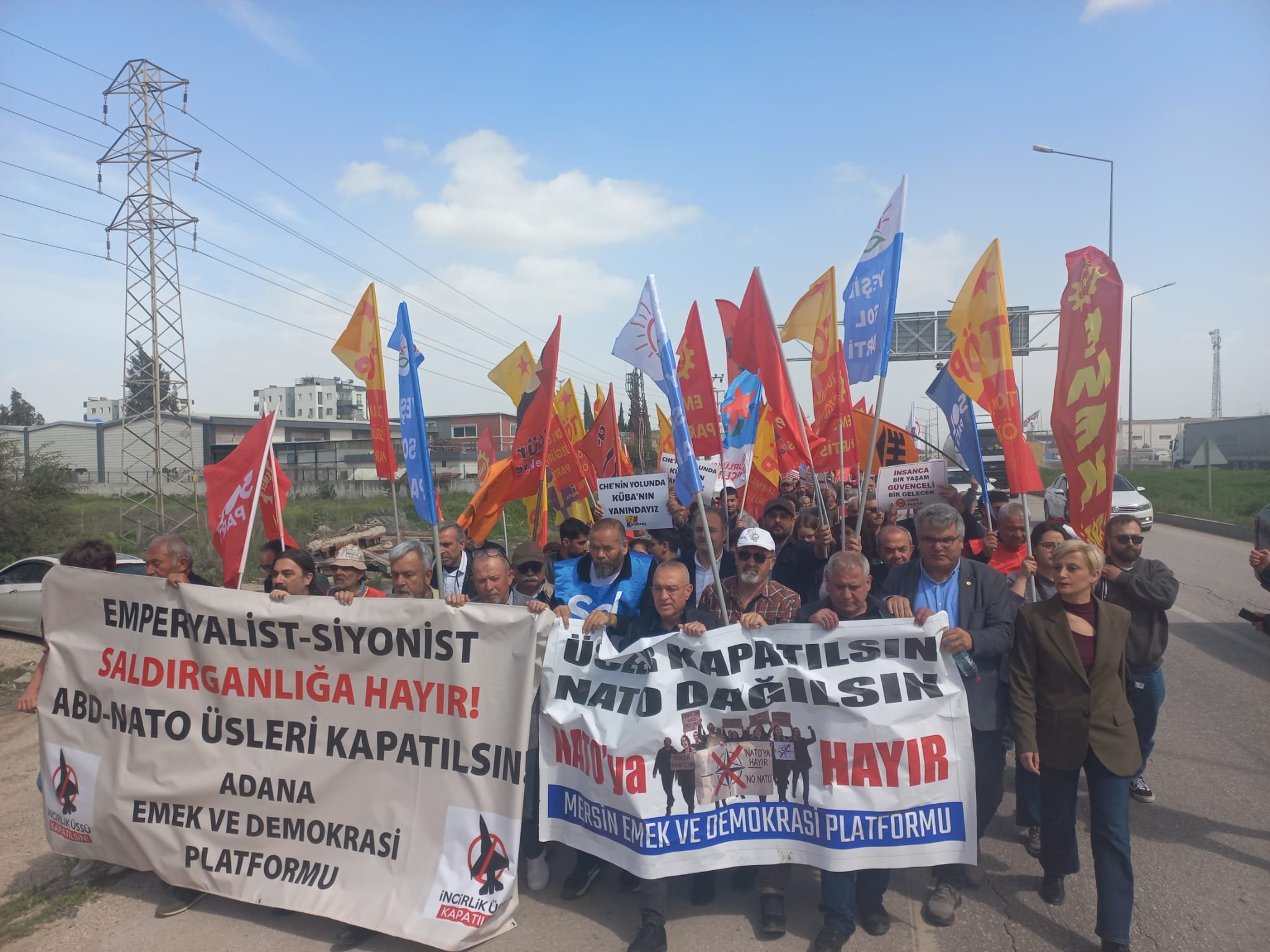 İncirlik Üssü Önünde Savaş Karşıtı Yürüyüş: “NATO’dan Çıkılsın, Üsler Kapatılsın”