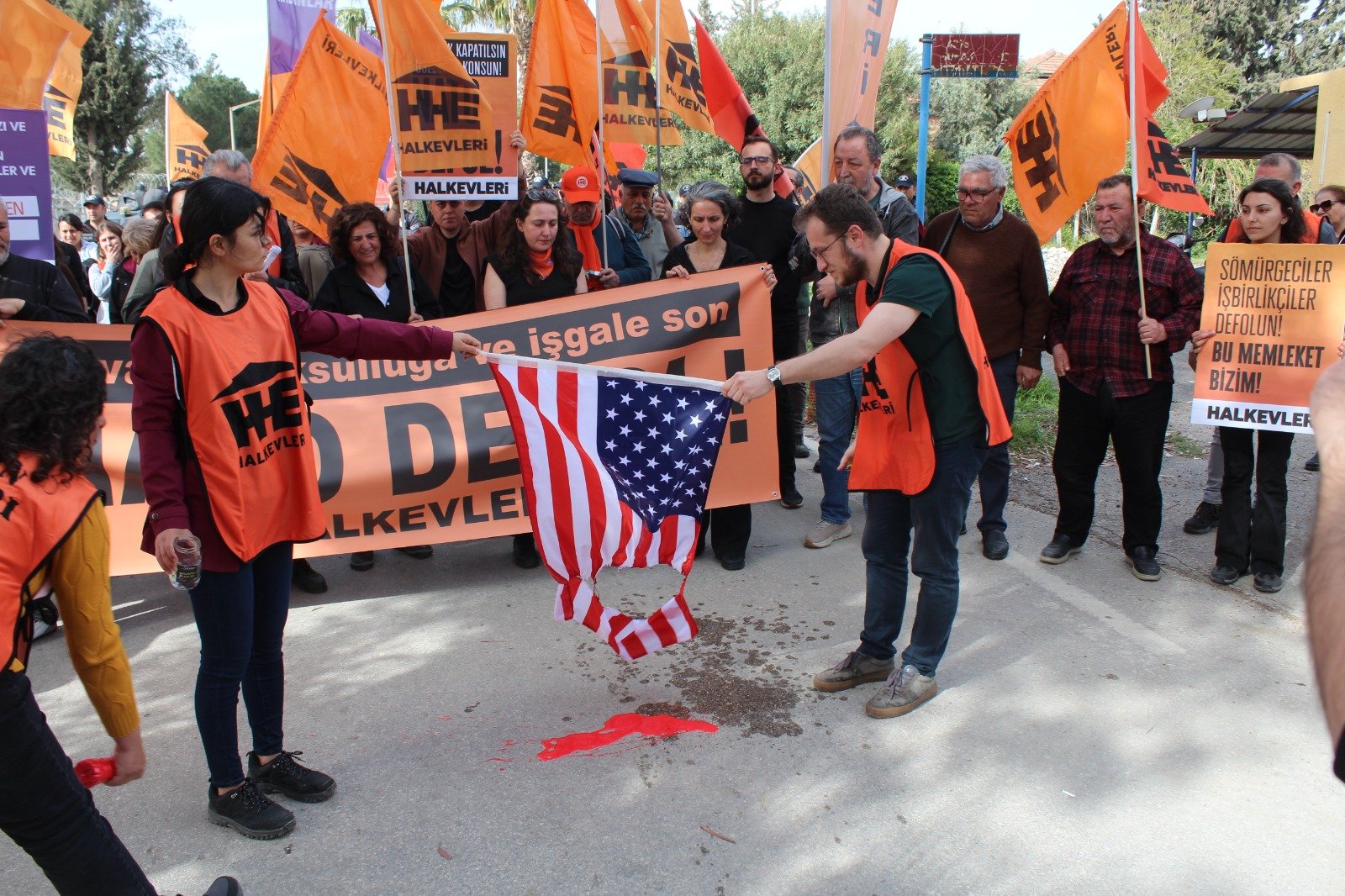 İncirlik’te ABD Bayrağının Yakılması Görüntüsü Nedeniyle YouTube Habere Güven’e Sınırlama Getirdi
