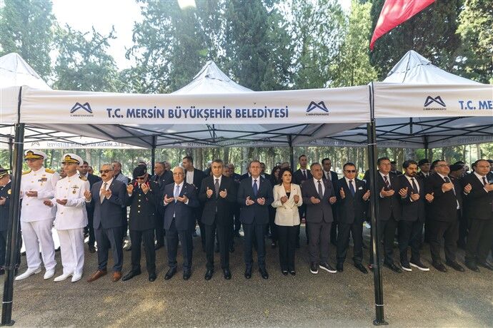 Başkan Seçer, Kurban Bayrami Ari̇fesi̇nde Şehi̇tli̇ği̇ Zi̇yaret Etti̇ Ve Kent Protokolü İle Bayramlaşti (1)