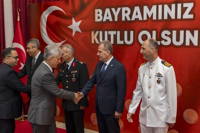 Başkan Seçer, Kurban Bayrami Ari̇fesi̇nde Şehi̇tli̇ği̇ Zi̇yaret Etti̇ Ve Kent Protokolü İle Bayramlaşti (10)