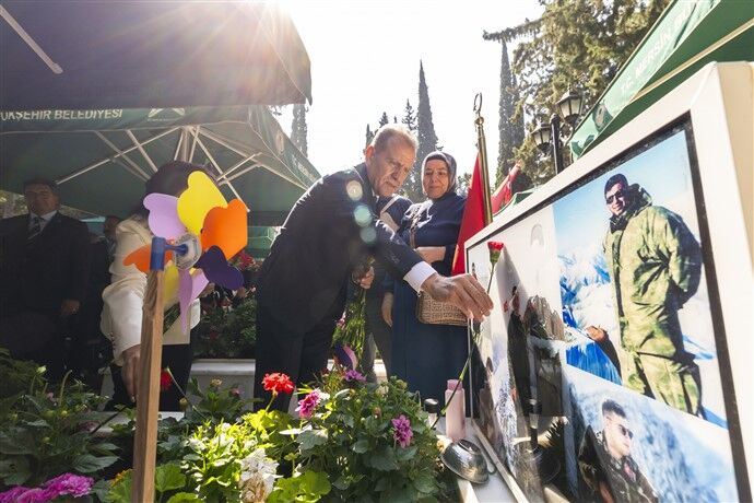 Başkan Seçer, Kurban Bayrami Ari̇fesi̇nde Şehi̇tli̇ği̇ Zi̇yaret Etti̇ Ve Kent Protokolü İle Bayramlaşti (3)