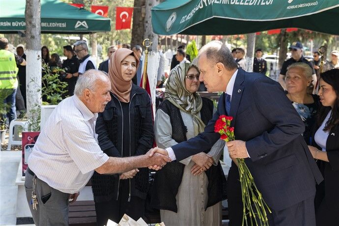 Başkan Seçer, Kurban Bayrami Ari̇fesi̇nde Şehi̇tli̇ği̇ Zi̇yaret Etti̇ Ve Kent Protokolü İle Bayramlaşti (5)