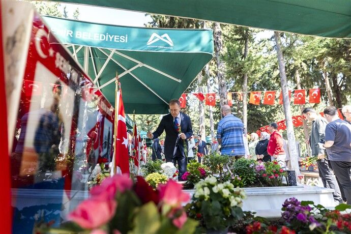 Başkan Seçer, Kurban Bayrami Ari̇fesi̇nde Şehi̇tli̇ği̇ Zi̇yaret Etti̇ Ve Kent Protokolü İle Bayramlaşti (6)