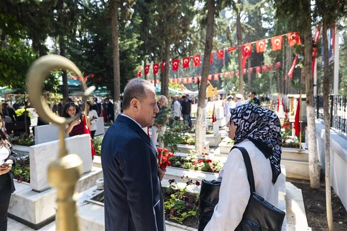 Başkan Seçer, Kurban Bayrami Ari̇fesi̇nde Şehi̇tli̇ği̇ Zi̇yaret Etti̇ Ve Kent Protokolü İle Bayramlaşti (7)