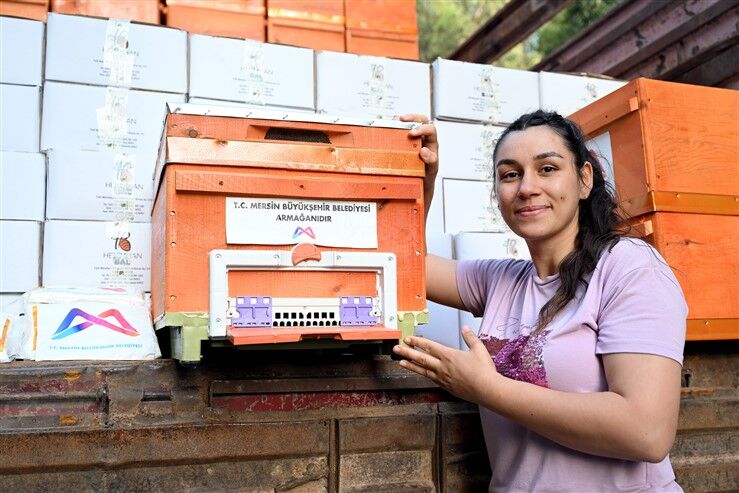 Büyükşehi̇r’i̇n Altin Kovan Projesi̇ Kirsalda Üreti̇me Güç Katiyor (24)