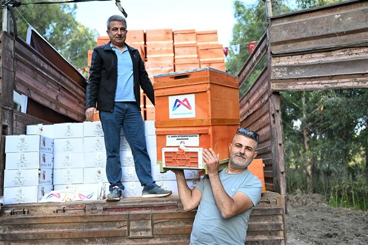 Büyükşehi̇r’i̇n Altin Kovan Projesi̇ Kirsalda Üreti̇me Güç Katiyor (25)