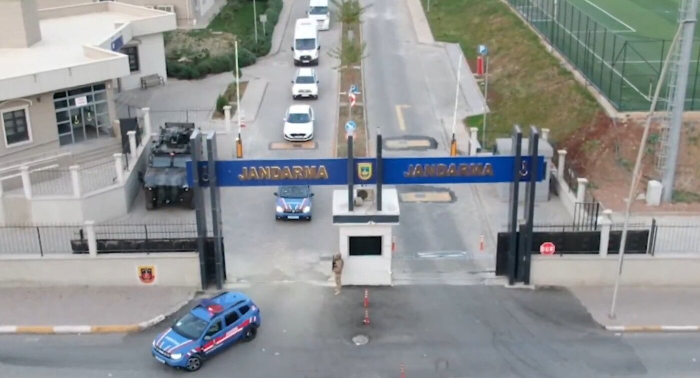 Adana ve Adıyaman’da Operasyon: Yüzlerce Yıl Hapis Cezası Bulunan Firariler Yakalandı