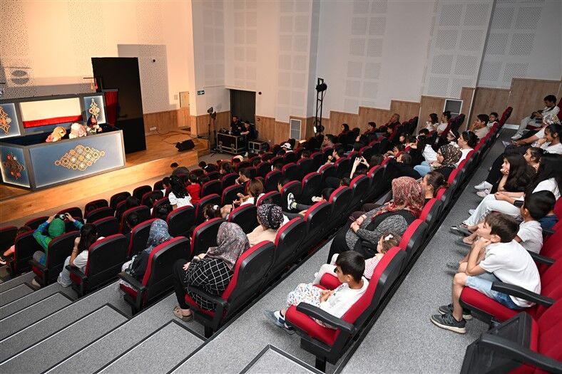 Mersi̇n Büyükşehi̇r, Çocuklari ‘Hayal Dünyasi’nin Rengârenk Sahnesi̇nde Buluşturdu (1)