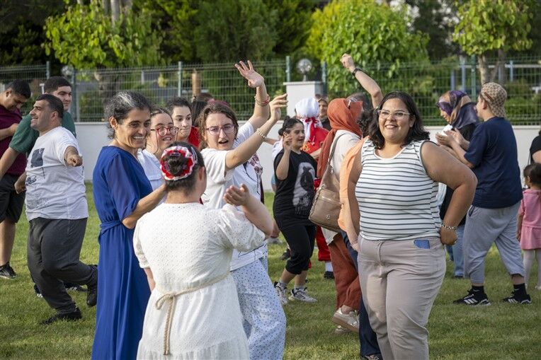 Mersi̇n Büyükşehi̇r’den Akülü Sandalye Desteği̇ (2)