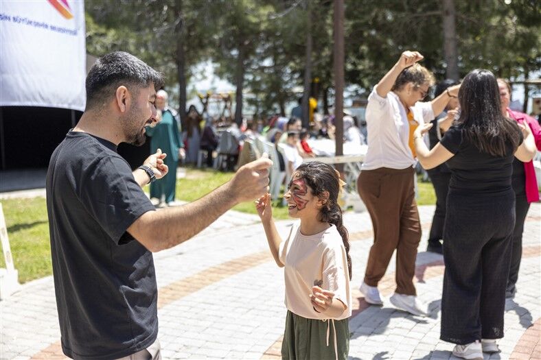 Mersi̇n Büyükşehi̇r’den Dünya Çölyak Günü’nde Farkindalik Etki̇nli̇ği̇ (1)