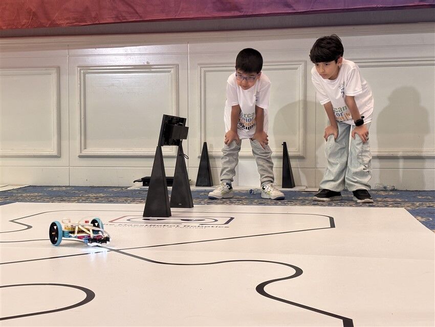 Mersi̇n Büyükşehi̇r’i̇n Mercan Roboti̇k Takimi Öğrenci̇leri̇nden Türki̇ye Üçüncülüğü (4)