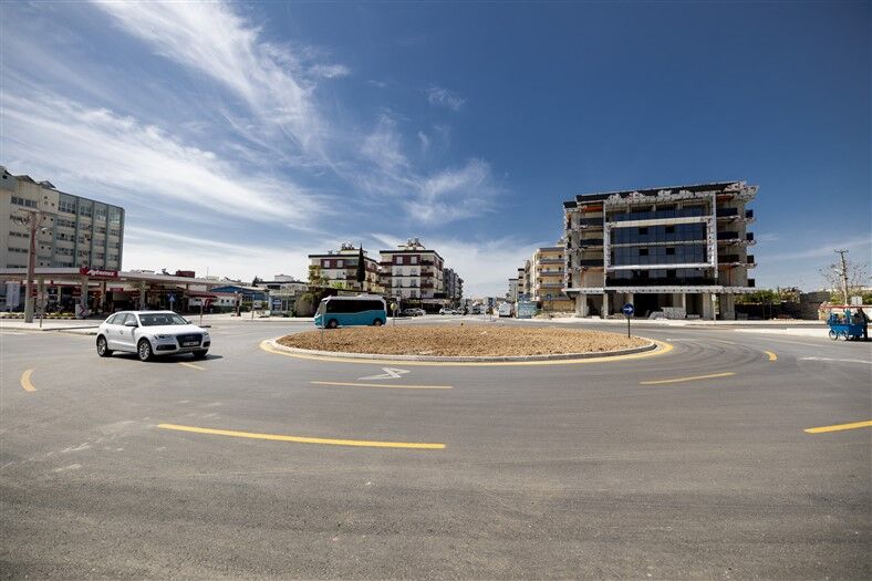 Tarsus’taki̇ Önemli̇ Kavşaklar Büyükşehi̇r Tarafindan Revi̇ze Edi̇li̇yor (7)