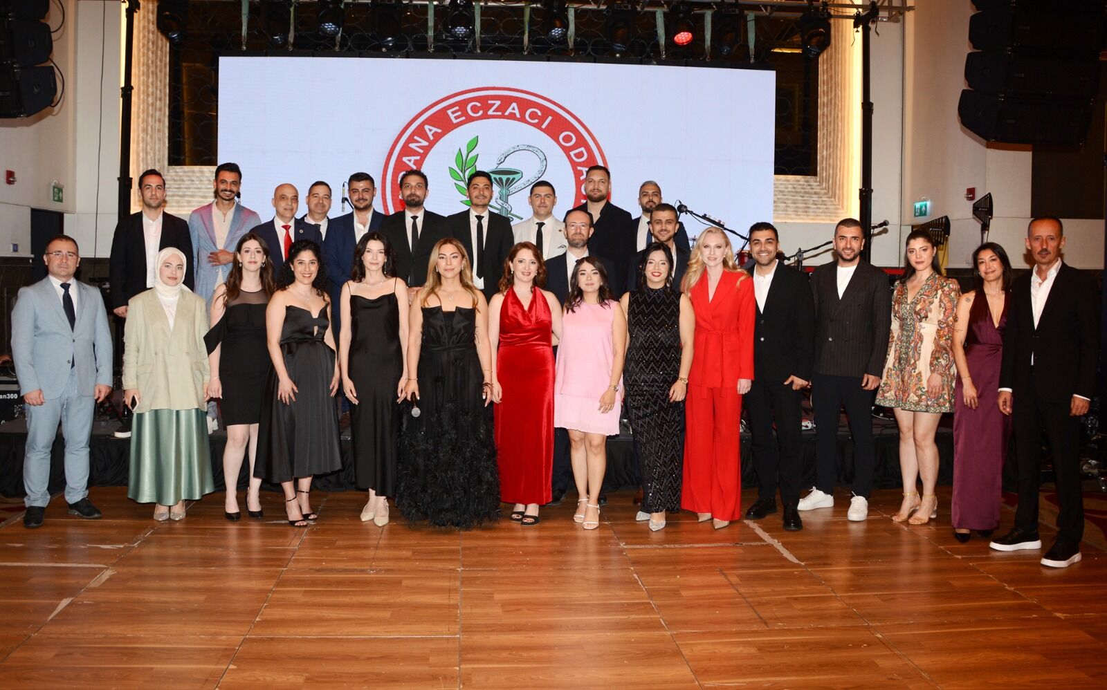 Ecz. Elekarışmaz, “Duayen eczacılarımızın deneyimlerini gençlerimize aktaracağız”