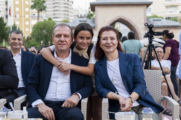 Başkan Seçer İle Meral Seçer, Mersi̇n Cemevi̇ Tarafindan Düzenlenen Aşure Programina Katildi (5)