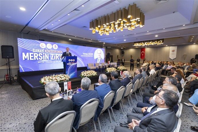 Başkan Seçer, ‘Sanayi̇ Kori̇dorunda Mersi̇n Zi̇rvesi̇’nde İş Dünyasiyla Bi̇r Araya Geldi̇ (1)