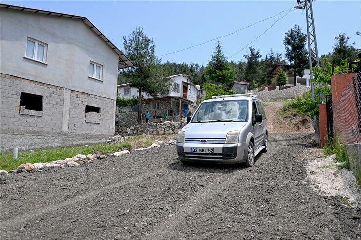 Mersi̇n Büyükşehi̇r, Bi̇r Babanin Omuzlarindaki̇ Yükü Hafi̇fletti̇ (12)