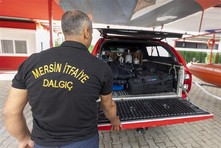 Mersi̇n Büyükşehi̇r İtfai̇yesi̇’nden Boğulma Vakalarina Karşi Tatbi̇kat (1)