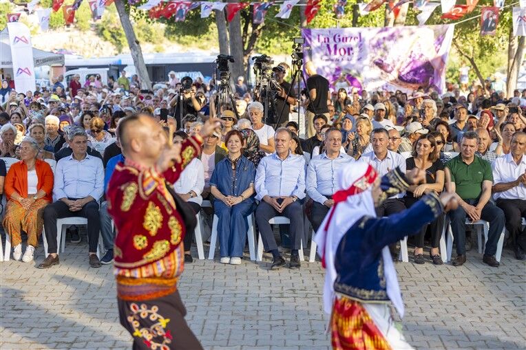 Başkan Seçer İle Meral Seçer, ‘8. Lavanta Hasat Şenli̇ği̇’ne Katildi (4)