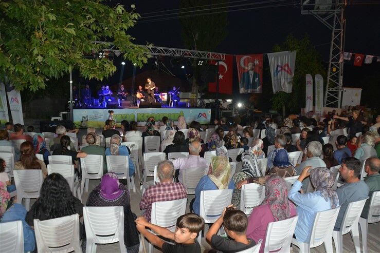 Büyükşehi̇r’i̇n Sanatçilari Yayladan Sahi̇le Mersi̇n’i̇n Her Yeri̇nde (10)