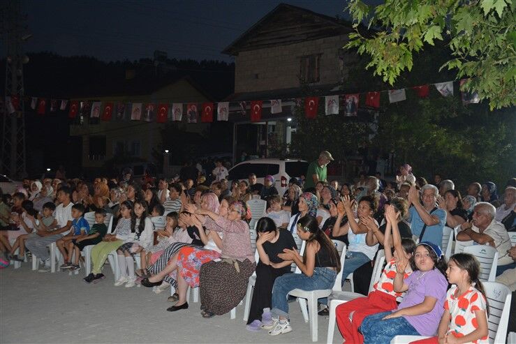 Büyükşehi̇r’i̇n Sanatçilari Yayladan Sahi̇le Mersi̇n’i̇n Her Yeri̇nde (14)