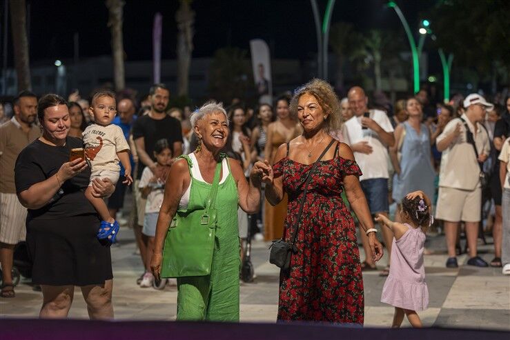 Büyükşehi̇r’i̇n Sanatçilari Yayladan Sahi̇le Mersi̇n’i̇n Her Yeri̇nde (5)