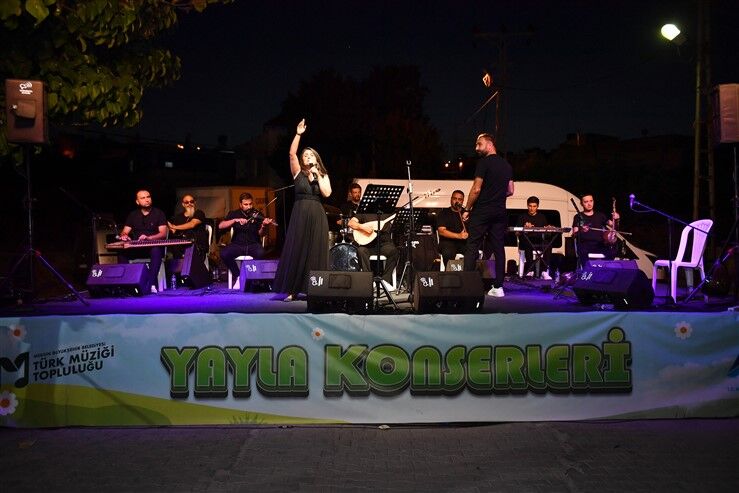 Büyükşehi̇r’i̇n Sanatçilari Yayladan Sahi̇le Mersi̇n’i̇n Her Yeri̇nde (9)
