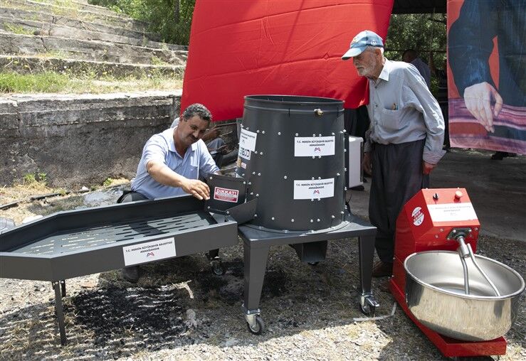 Mersi̇n Büyükşehi̇r’den Mezi̇tli̇’de Üreti̇ci̇ye Çok Yönlü Tarimsal Destek (4)