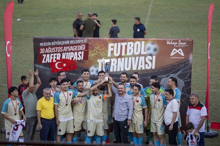 Mersi̇n Büyükşehi̇r’i̇n 30 Ağustos Zafer Kupasi’nda Şampi̇yonlar Belli̇ Oldu (7)