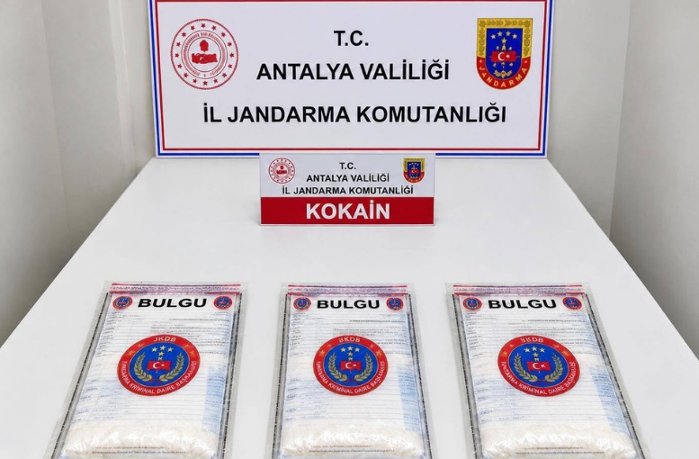 Antalya’da uyuşturucu operasyonu: Araçta 2 kilo 750 gram kokain bulundu