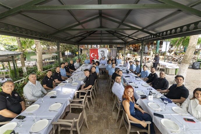Başkan Seçer, Msk Erkek Basketbol Takimi İle Bi̇r Araya Geldi̇ (8)