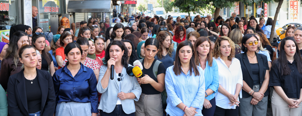 Halide Türkoğlu’ndan Amed’de kadınlara yönelik şiddete karşı çağrı: “Barışı önce evlerimizde sağlayalım”